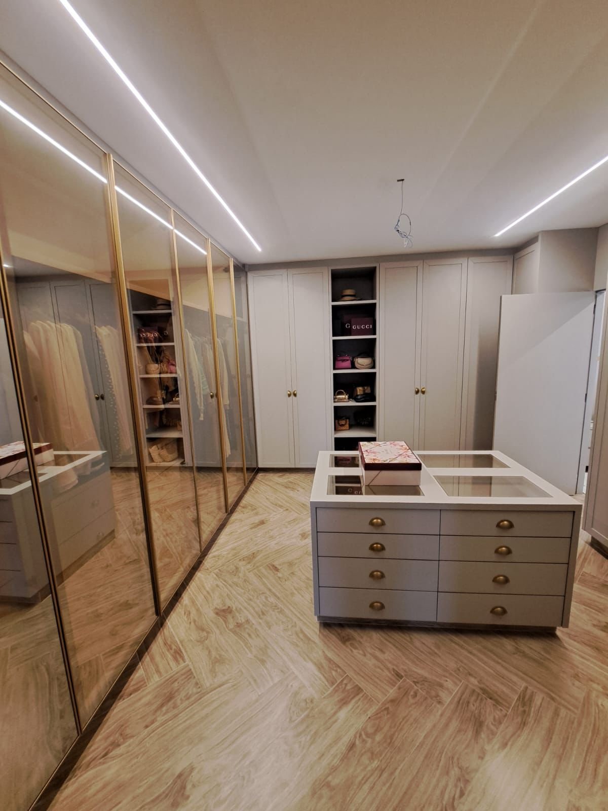 Closet planejado de alto padrão